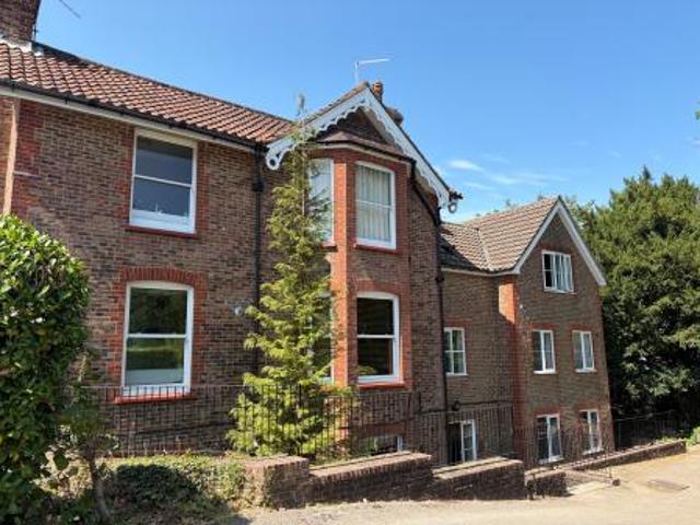 2 bedroom Flat To Let