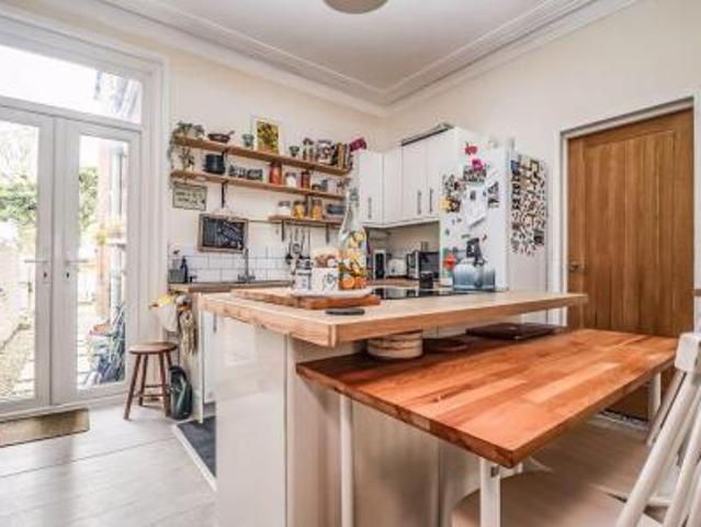 2 bedroom Flat To Let