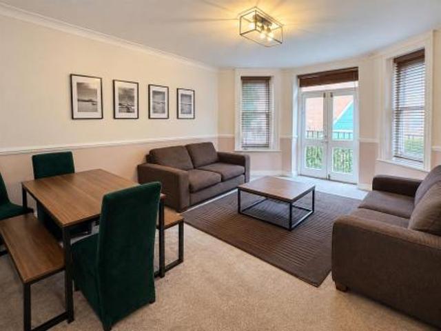 2 bedroom Flat To Let