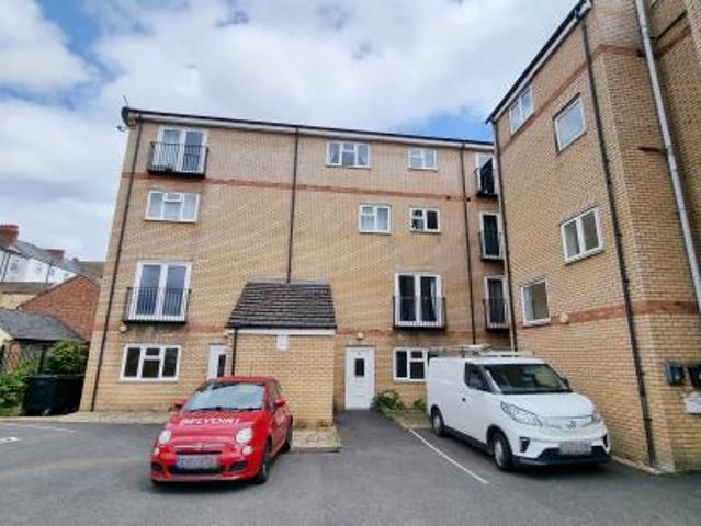 2 bedroom Flat To Let