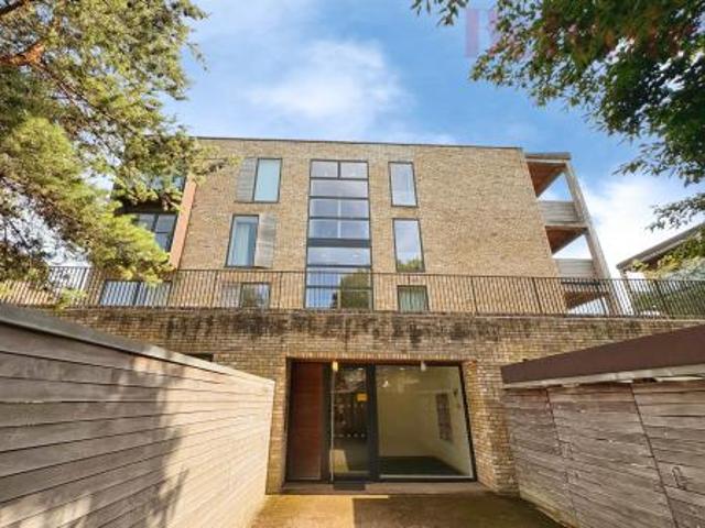 2 bedroom Flat To Let