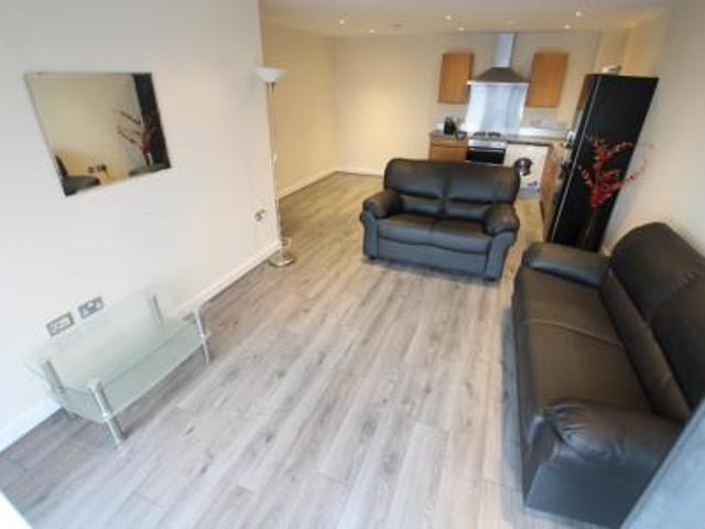 2 bedroom Flat To Let
