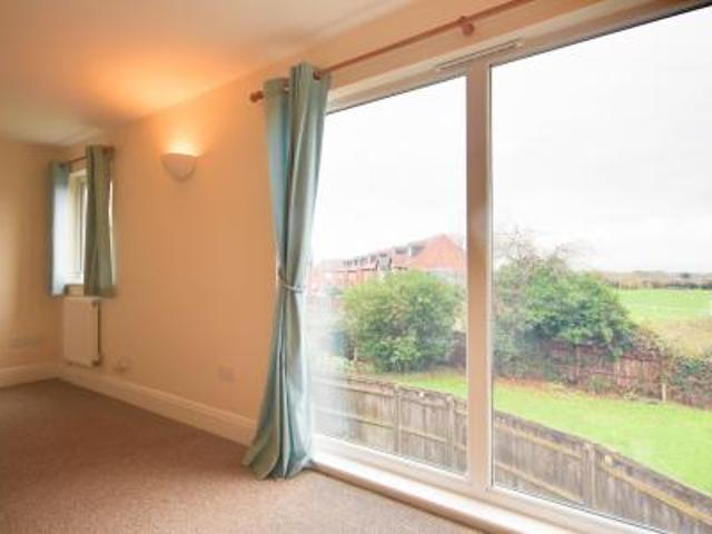 2 bedroom Flat To Let