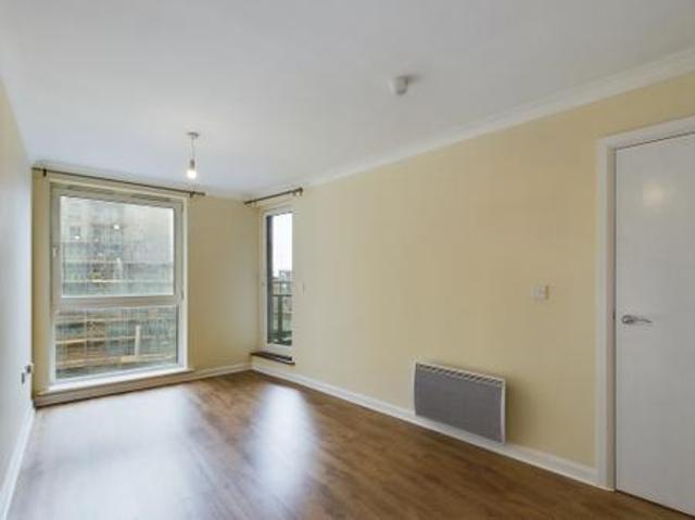 2 bedroom Flat To Let