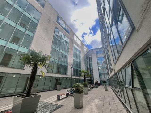 2 bedroom Flat To Let