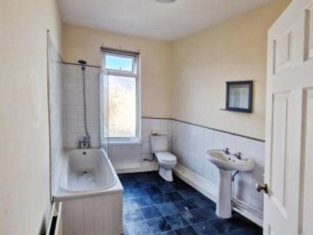 2 bedroom Flat To Let