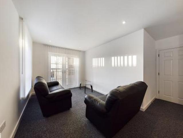 2 bedroom Flat To Let
