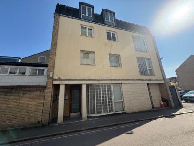 2 bedroom Flat To Let