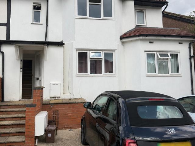 2 bedroom Flat to let Flat 1 Renters Avenue, London NW4 3RD