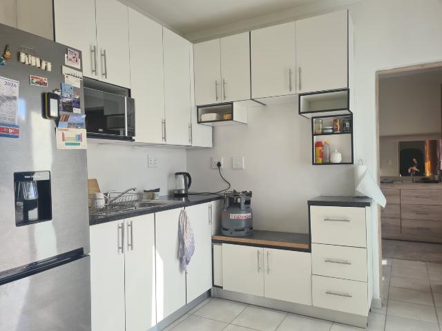 2 Bedroom Flat To Let in Cosmo City