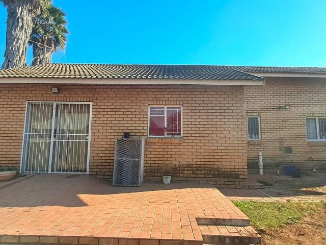 2 Bedroom Flat To Let in Capricorn