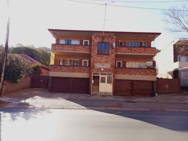 2 Bedroom Flat To Let in Bertrams