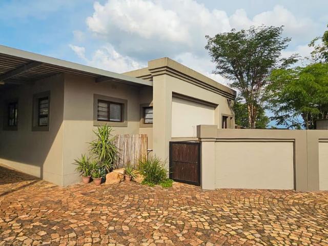 2 Bedroom Flat To Let in Bronkhorstbaai