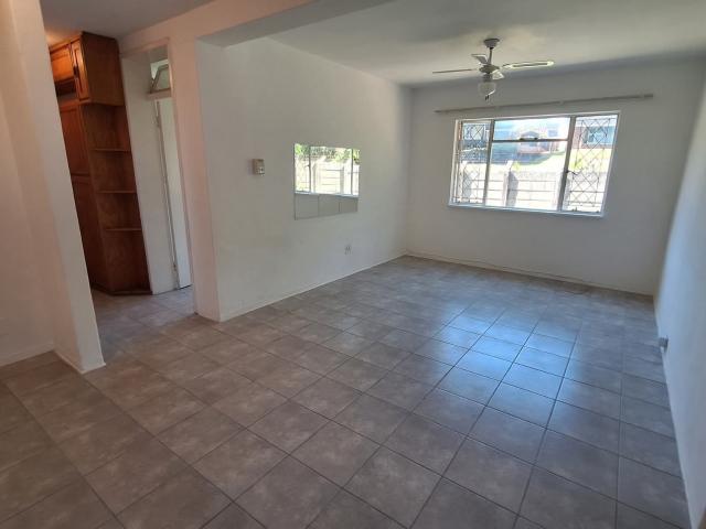 2 Bedroom Flat To Let in Grosvenor