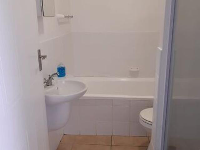 2 Bedroom Flat To Let in Klein Welgevonden