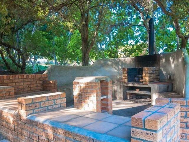 2 Bedroom Flat To Let in Loevenstein