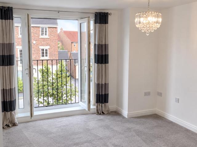 2 Bedroom Flat To Let in Leeds, LS10