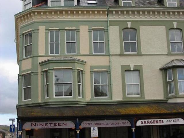 2 Bedroom Flat To Let in Llandudno, LL30