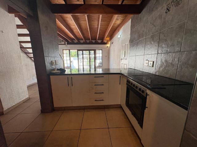 2 Bedroom Flat To Let in Meer En See