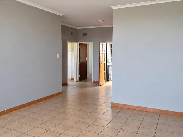 2 Bedroom Flat To Let in Mid Town