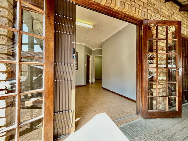 2 Bedroom Flat To Let in Safari Gardens