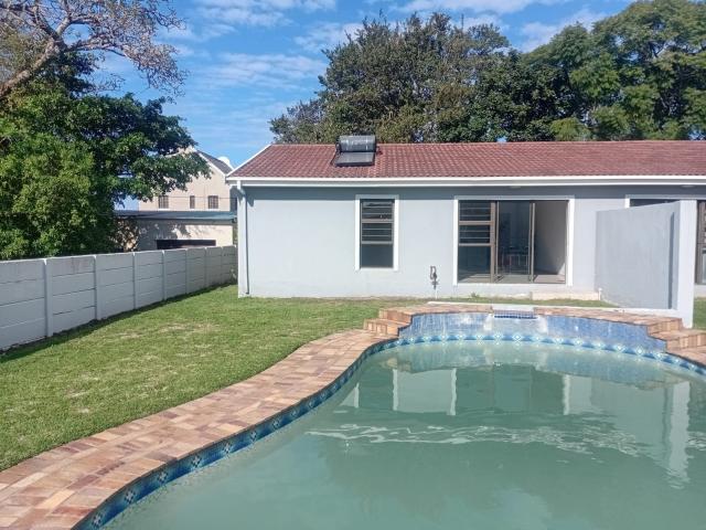 2 Bedroom Flat To Let in Selborne