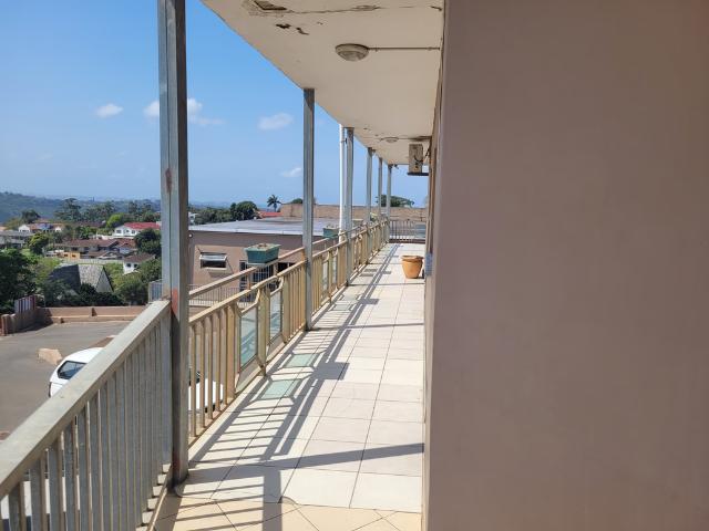 2 Bedroom Flat To Let in Shallcross
