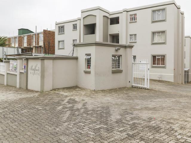 2 Bedroom Flat To Let in Primrose Hill