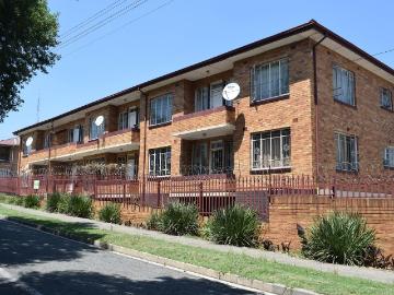 2 Bedroom Flat To Let in Rosettenville