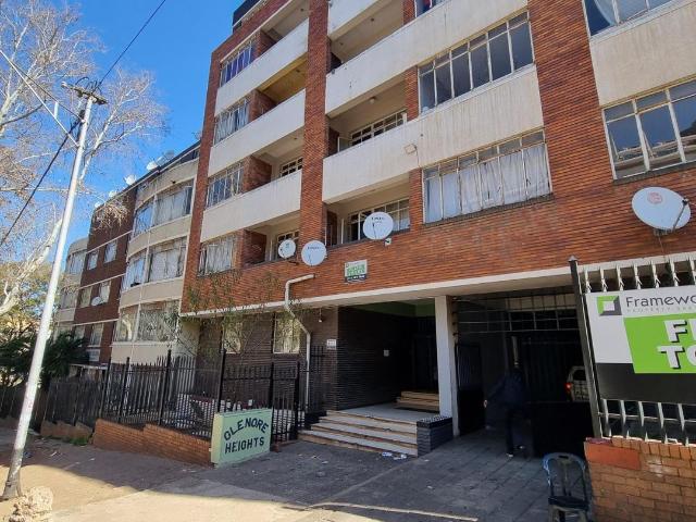 2 Bedroom Flat To Let in Yeoville
