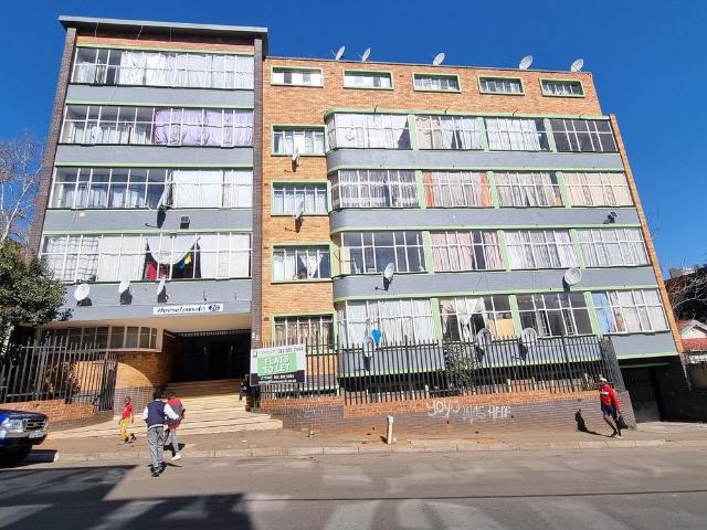 2 Bedroom Flat To Let in Yeoville
