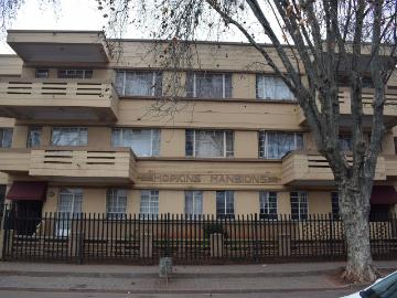 2 Bedroom Flat To Let in Yeoville