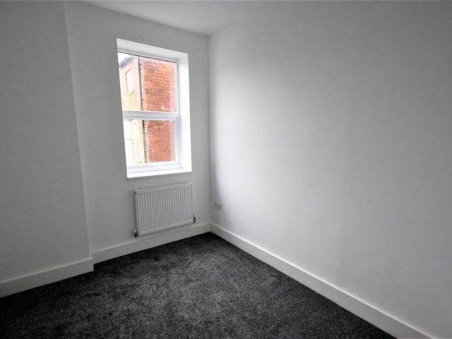 2 bedroom Flat To Rent Total Size: 699 SQ FT