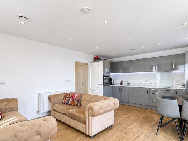 2 bedroom flat to rent on Mahindra Way, London