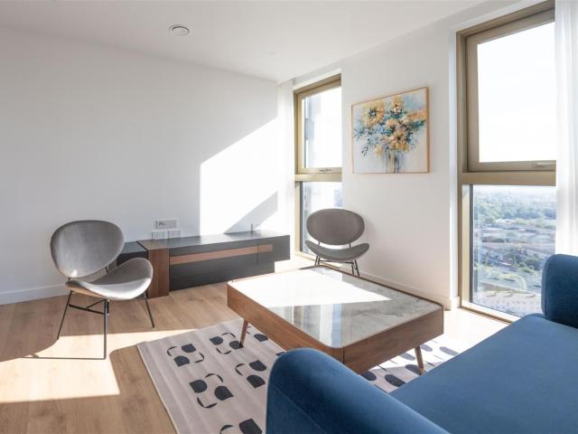 2 bedroom flat to rent on Marsh Wall, London
