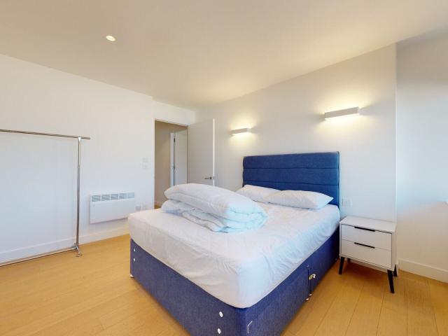 2 bedroom flat to rent on New Horizons Court, London