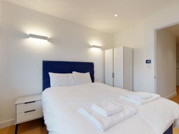 2 bedroom flat to rent on New Horizons Court, London
