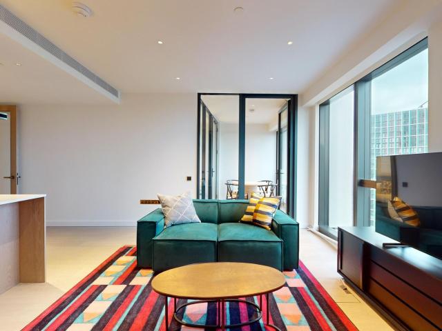 2 bedroom flat to rent on Nine Elms Lane, London