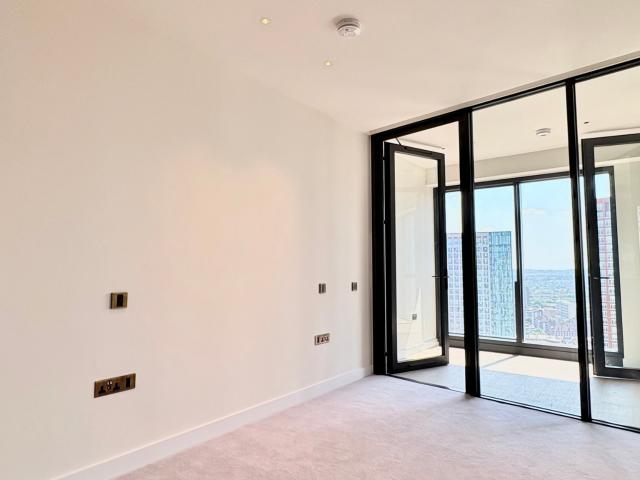 2 bedroom flat to rent on Nine Elms Lane, London