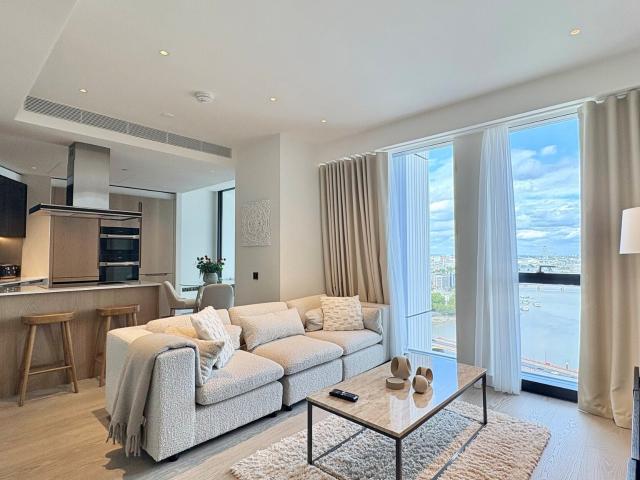 2 bedroom flat to rent on Nine Elms Lane, London