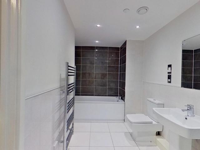 2 bedroom flat to rent on Atkinson Street, Leeds
