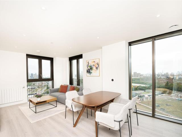2 bedroom flat to rent on Affinity View, London