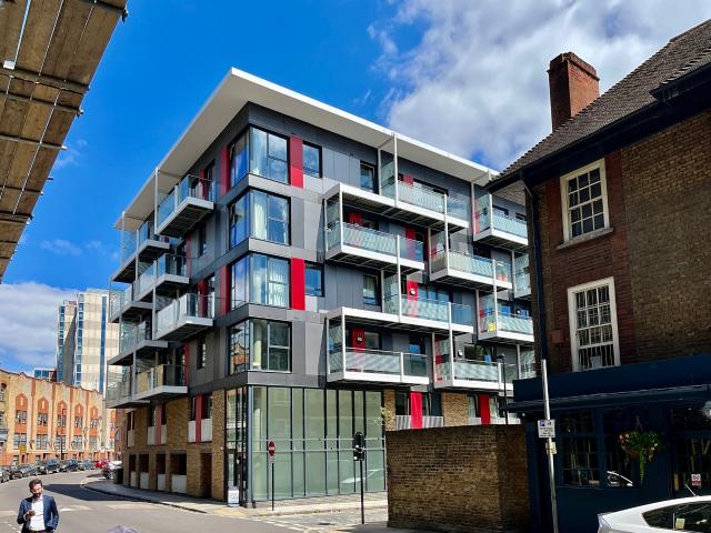 2 bedroom flat to rent on Back Church Lane, London