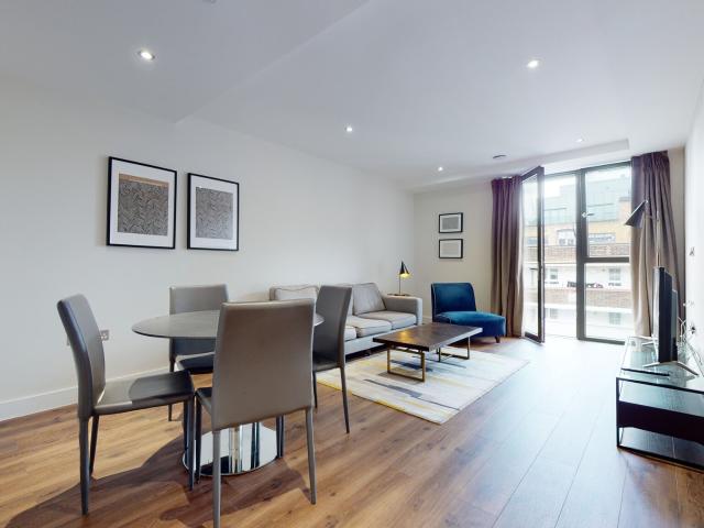 2 bedroom flat to rent on Back Church Lane, London