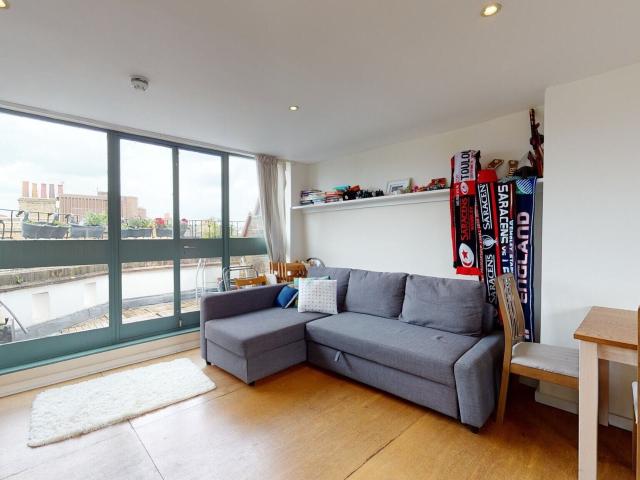 2 bedroom flat to rent on Bell Street, London