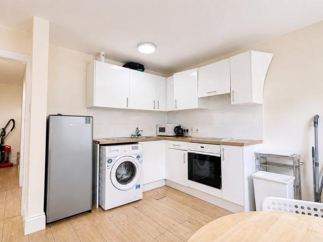 2 bedroom flat to rent on Bloomsbury Street, London