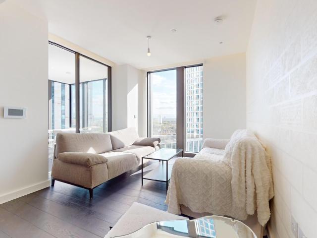2 bedroom flat to rent on Bondway, London
