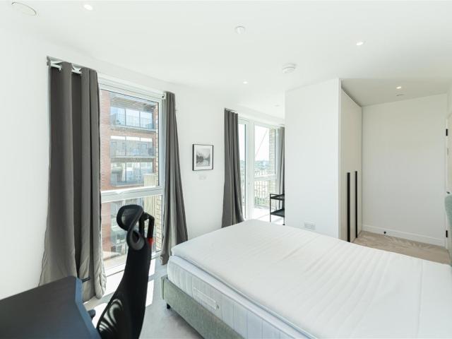 2 bedroom flat to rent on Caldon Boulevard, London