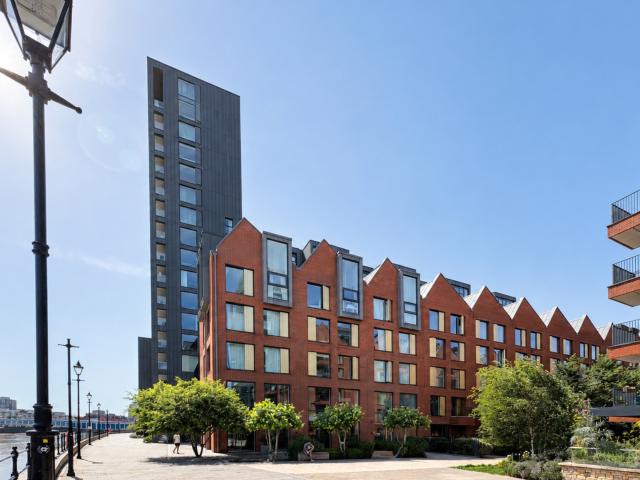 2 bedroom flat to rent on Central Avenue, London