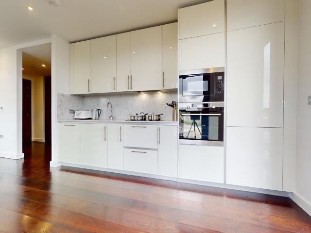 2 bedroom flat to rent on Charles Clowes Walk, London